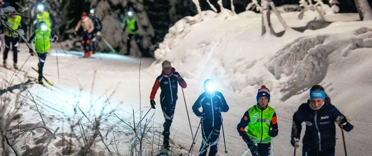 barn som går på ski