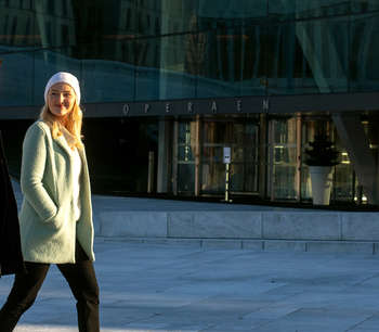 Tre personer går sammen i Oslo