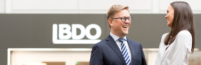 Per Ove Giske i BDO og en kollega