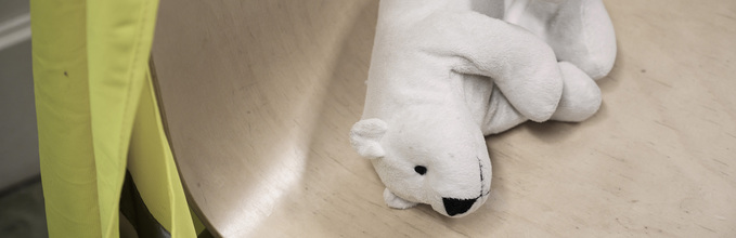 Bilde av bamse på stol