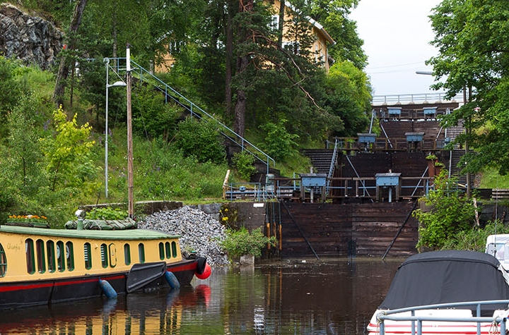 Elvebåt i kanal